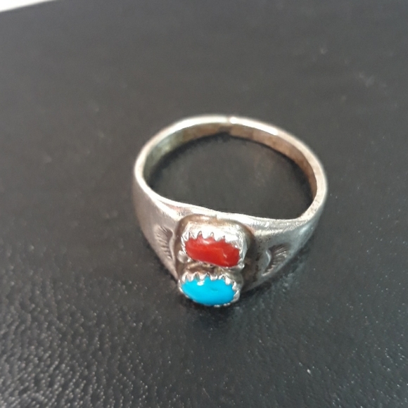 Sterling Silver ring - Picture 2 of 6